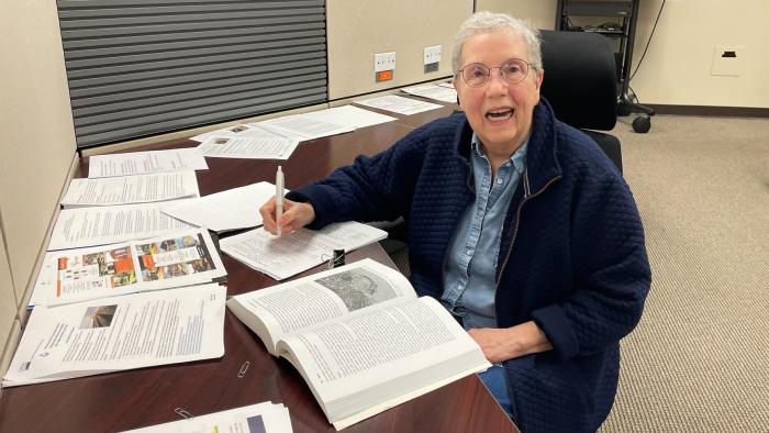 Volunteer Linda Johnson